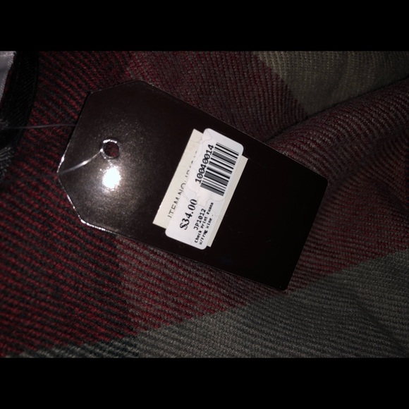 NWT Shawl ( red, grey , blue ) one size fits all - Picture 4 of 4